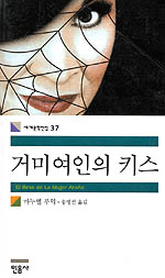 책 선반 이미지