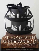 At home with Wedgwood : (The)art of the table