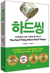 책 선반 이미지