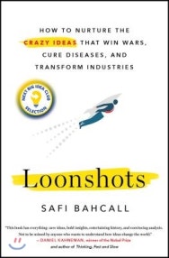 책 선반 이미지